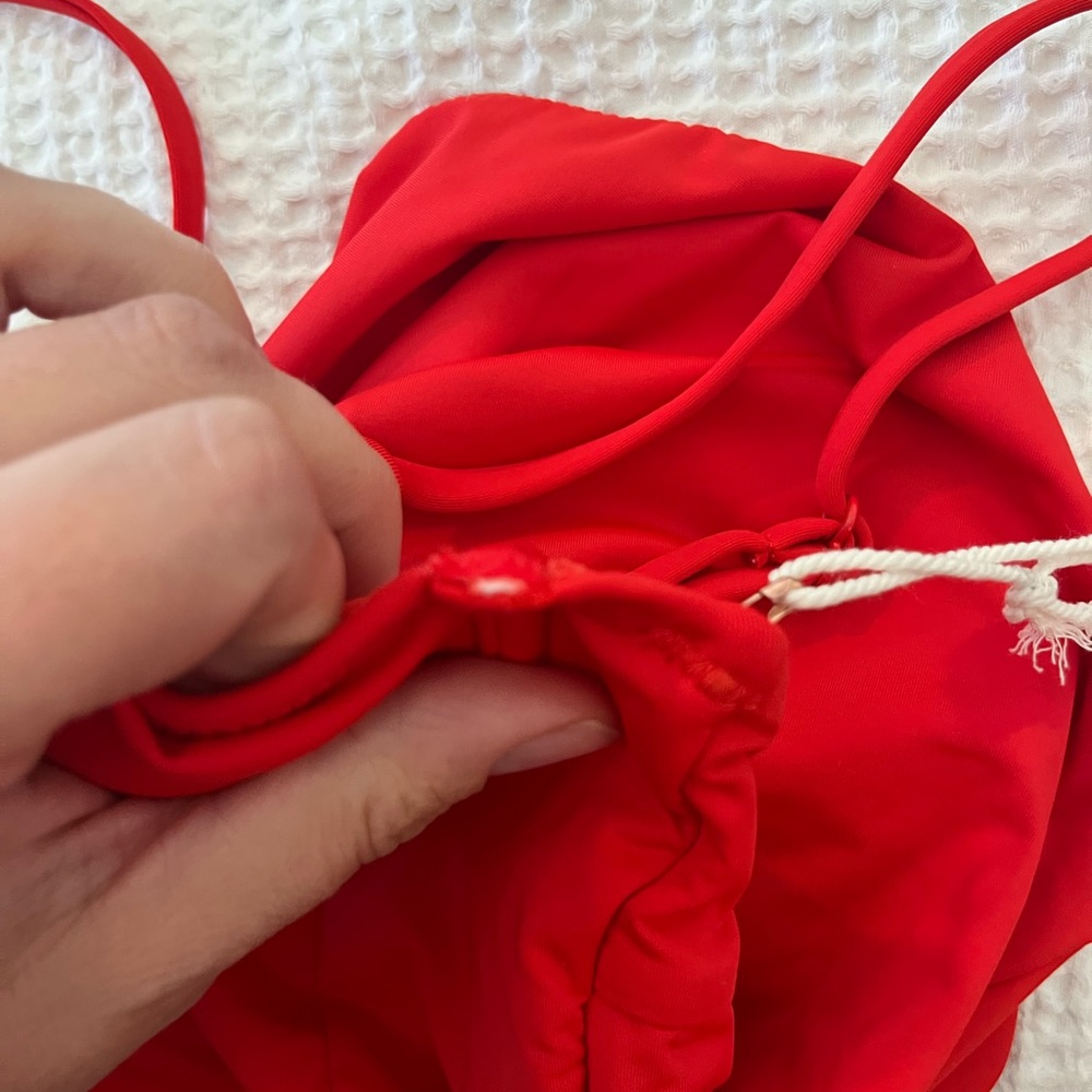 Good American Show Off Underwire One Piece Bright Poppy - Picture 8 of 10